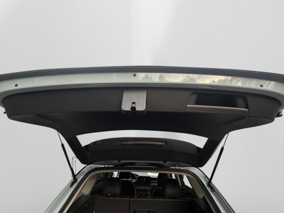 2027 Volkswagen Taos SE Black