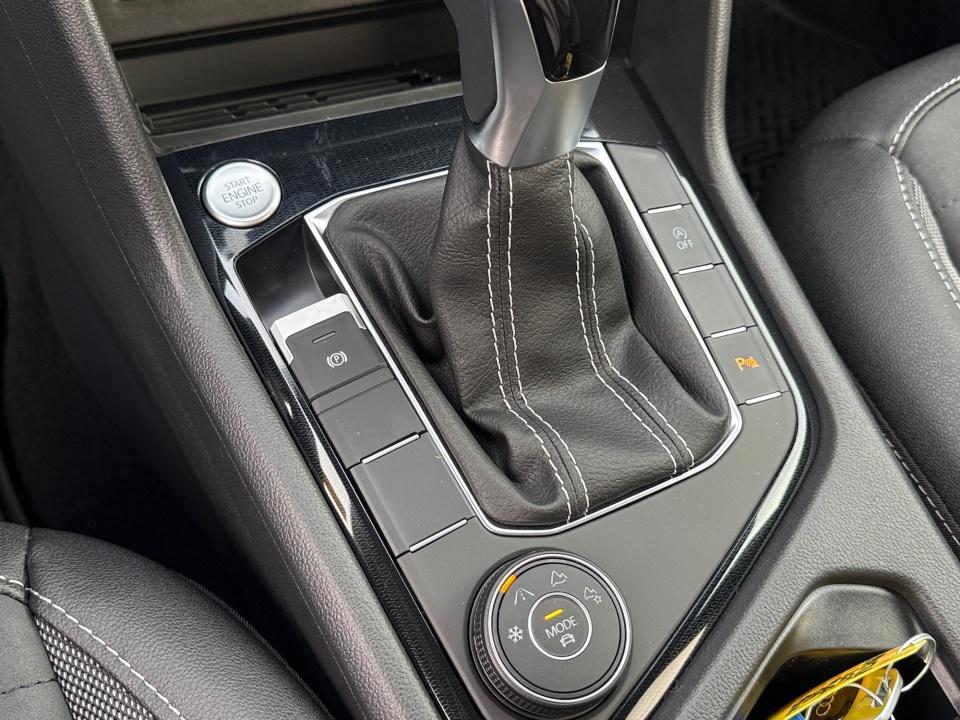 2027 Volkswagen Taos SE Black