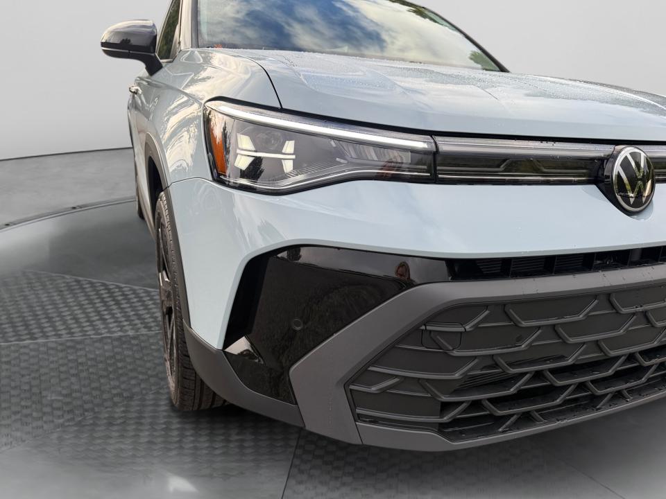 2027 Volkswagen Taos SE Black