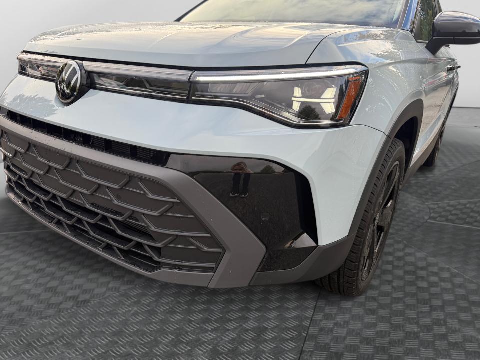 2027 Volkswagen Taos SE Black
