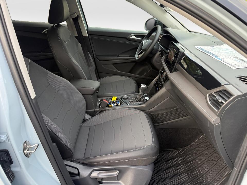 2027 Volkswagen Taos SE Black