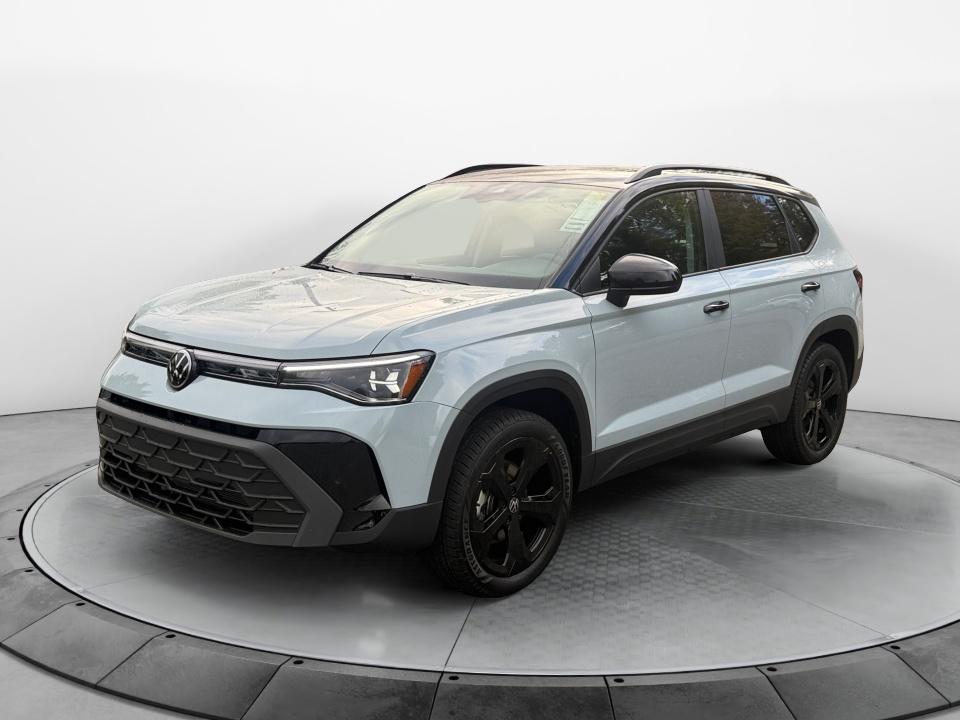 2027 Volkswagen Taos SE Black
