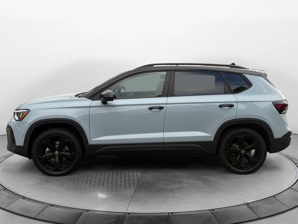 2027 Volkswagen Taos SE Black