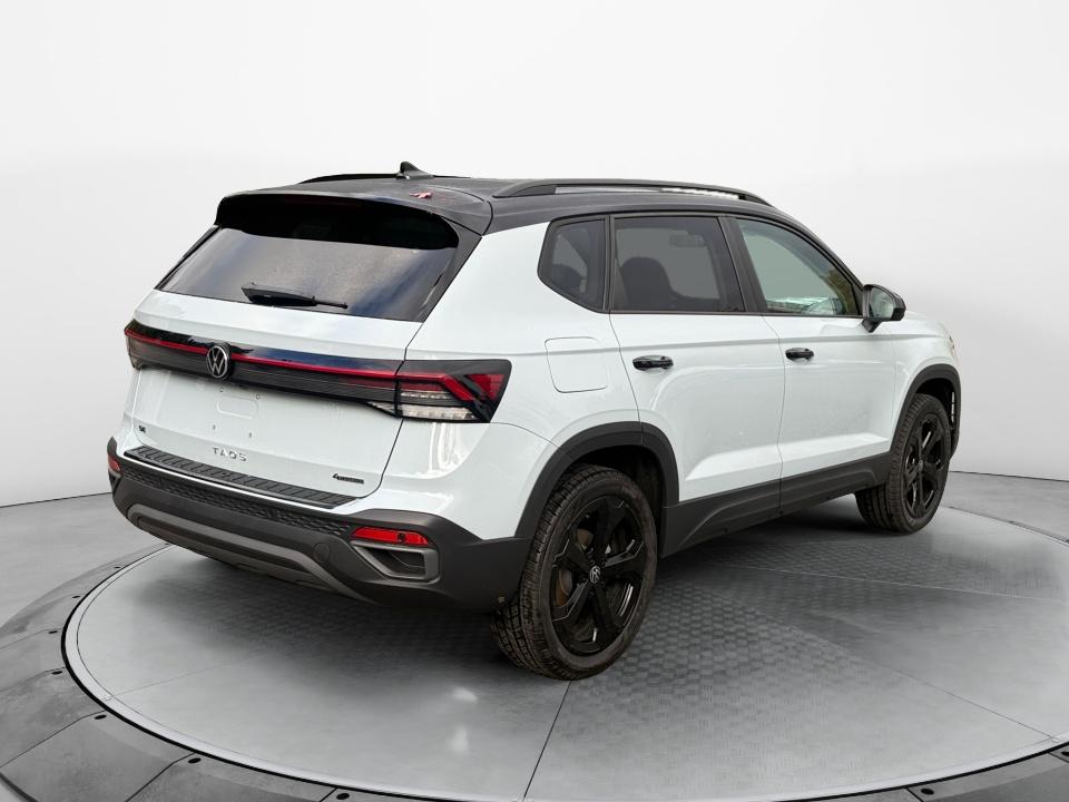 2027 Volkswagen Taos SE Black