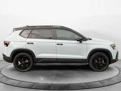 2027 Volkswagen Taos SE Black