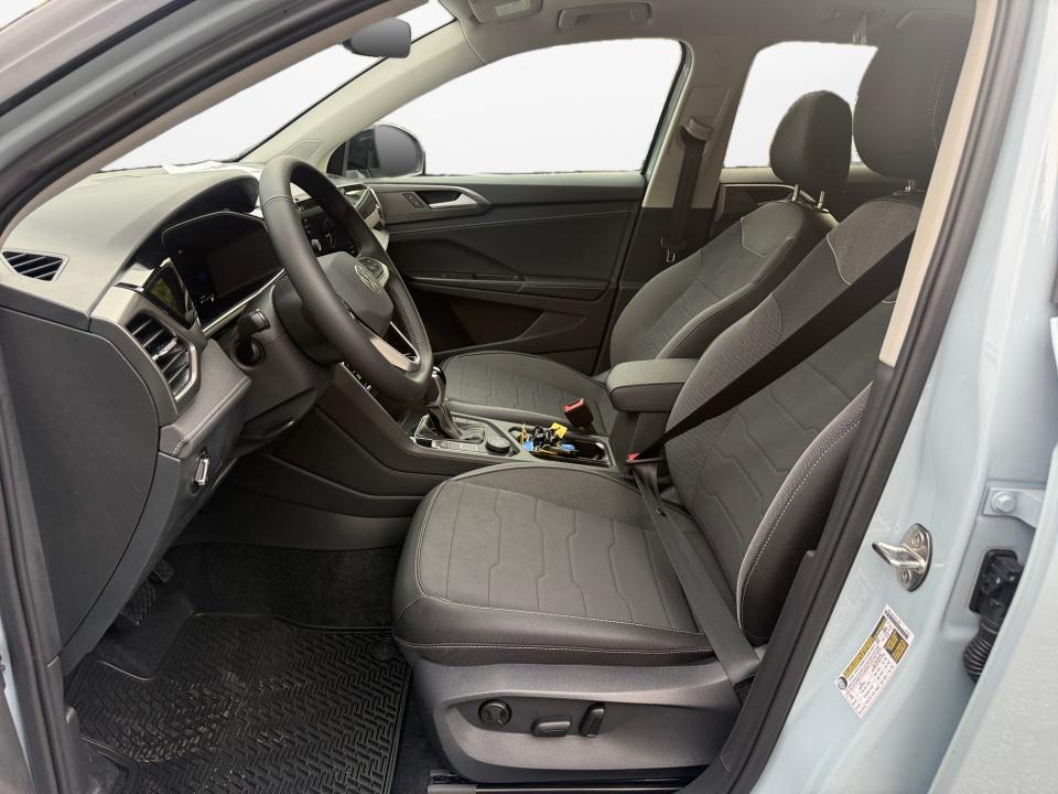 2027 Volkswagen Taos SE Black