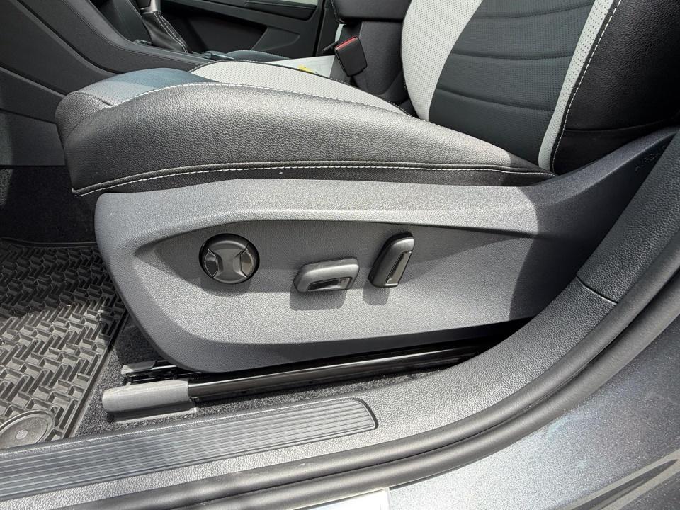 2026 Volkswagen Taos SEL