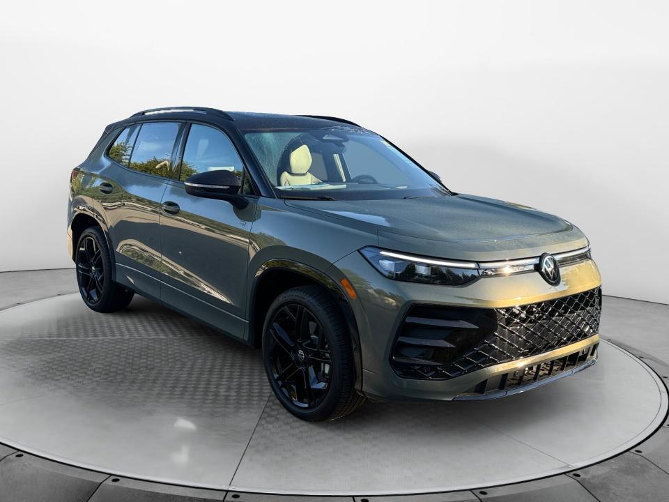 2026 Volkswagen Tiguan SE R-Line Black
