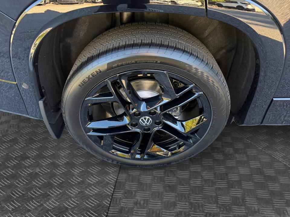 2026 Volkswagen Tiguan SE R-Line Black