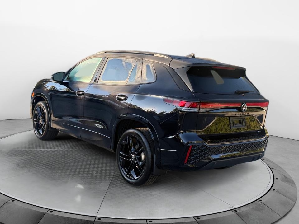 2026 Volkswagen Tiguan SE R-Line Black