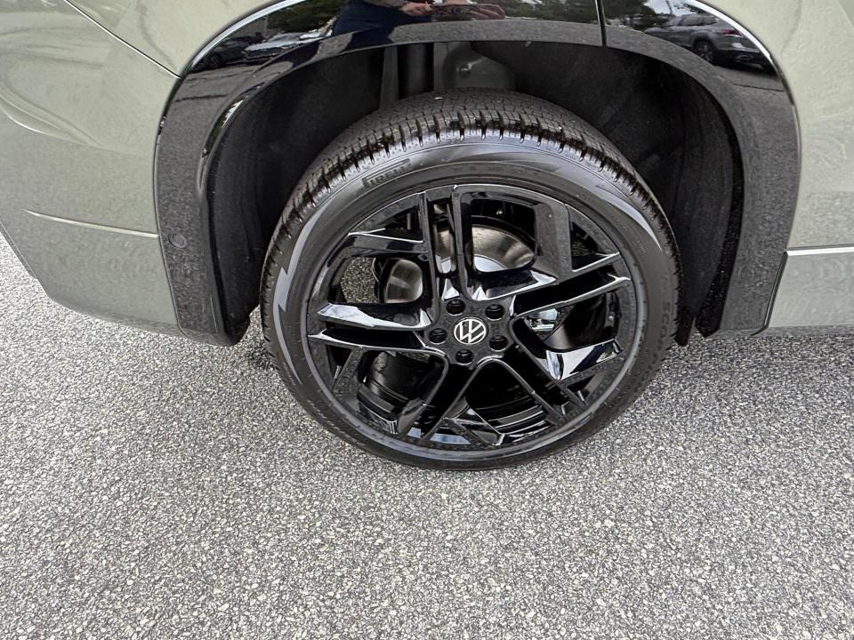 2026 Volkswagen Tiguan SE R-Line Black