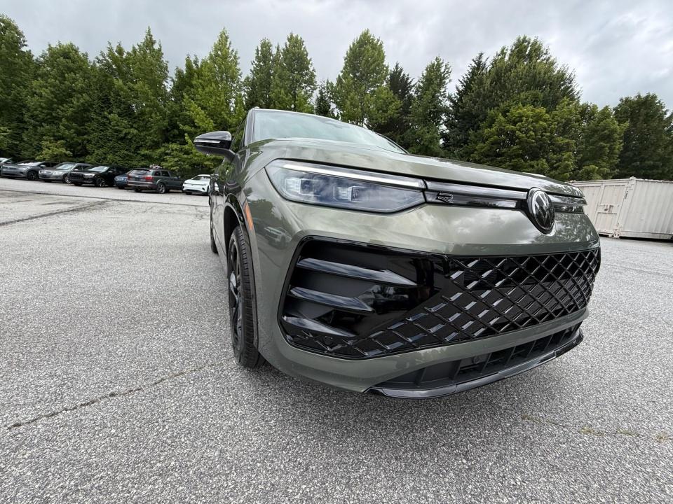 2026 Volkswagen Tiguan SE R-Line Black
