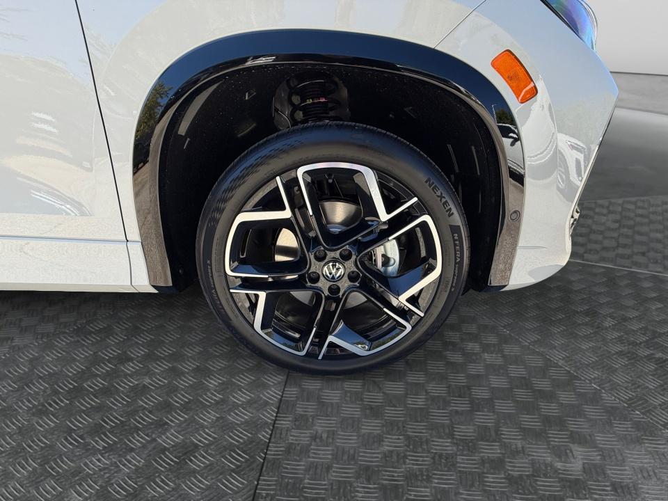 2026 Volkswagen Tiguan SEL R-Line Turbo