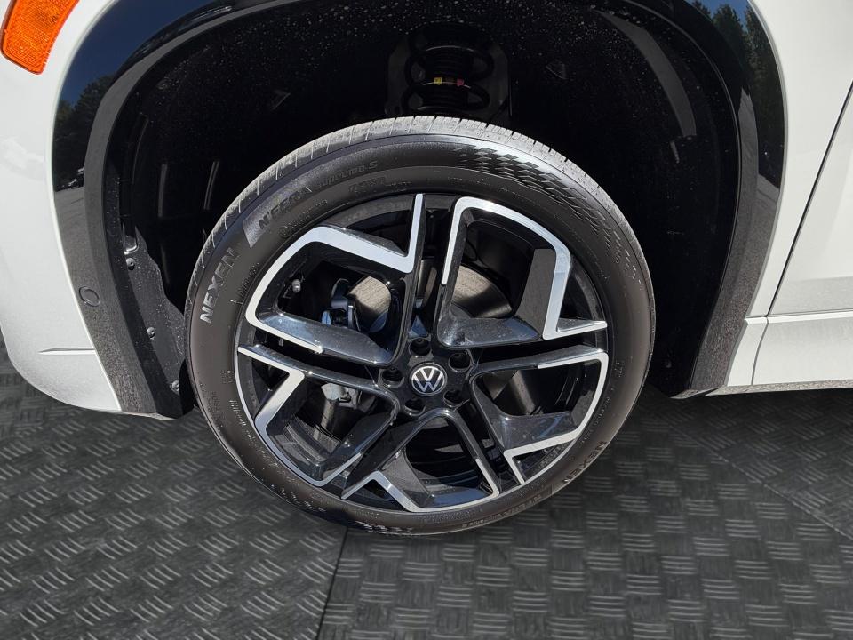 2026 Volkswagen Tiguan SEL R-Line Turbo