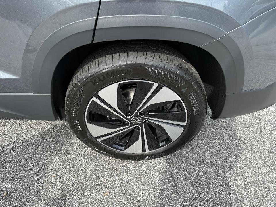 2026 Volkswagen Taos SE