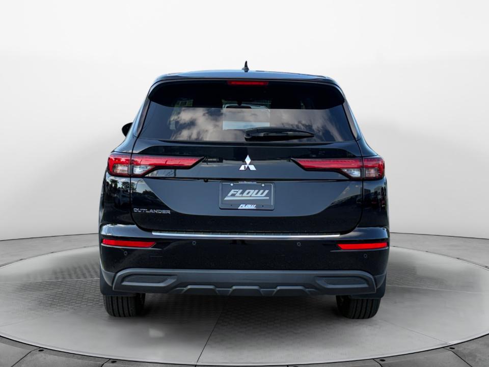 2022 Mitsubishi Outlander ES