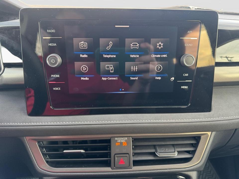 2026 Volkswagen Taos SE Black