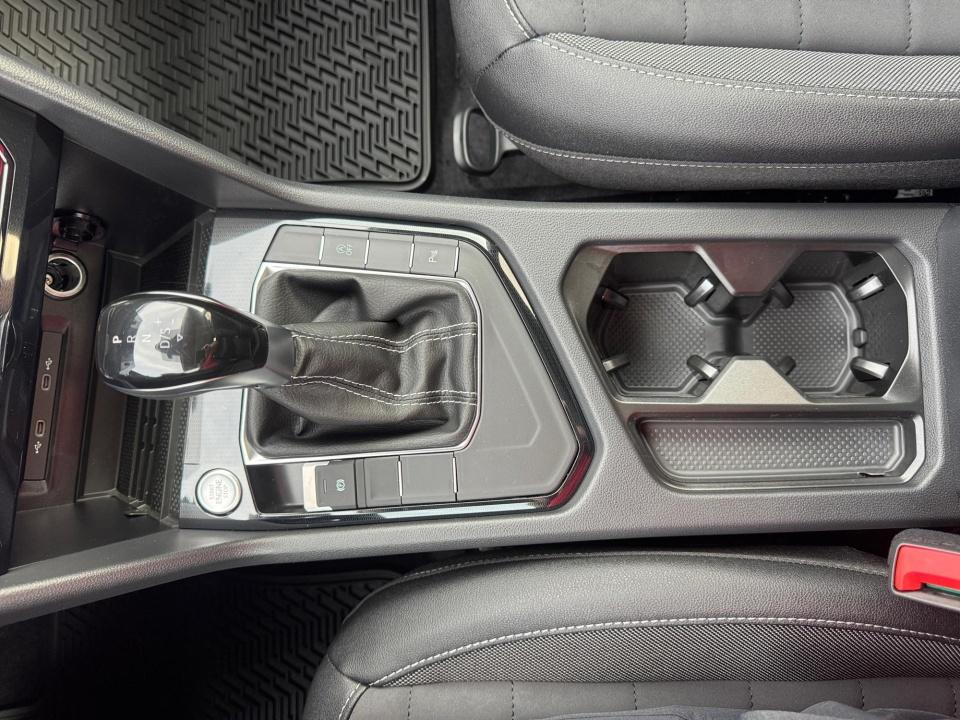 2026 Volkswagen Taos SE Black