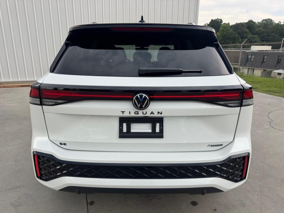 2026 Volkswagen Tiguan SE R-Line Black