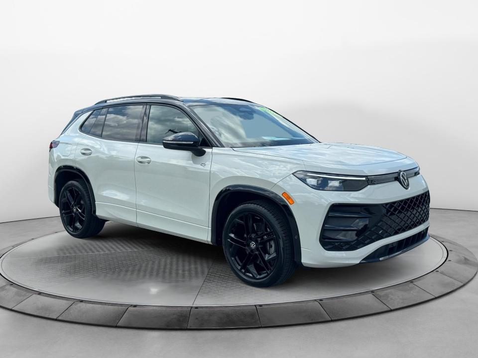 2025 Volkswagen Tiguan SE R-Line Black