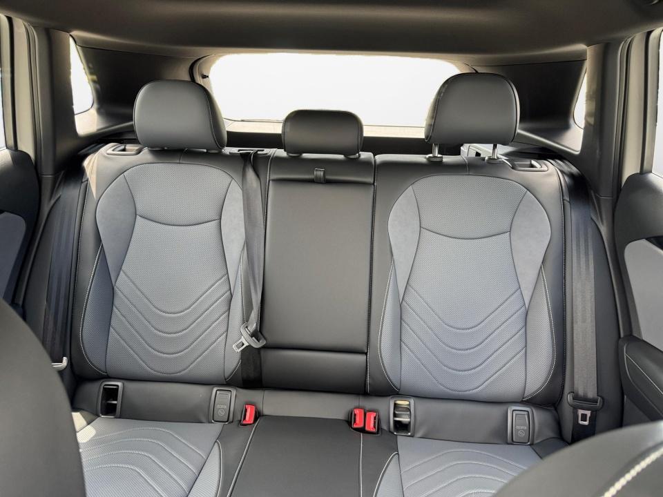 2025 Volkswagen Tiguan SE R-Line Black