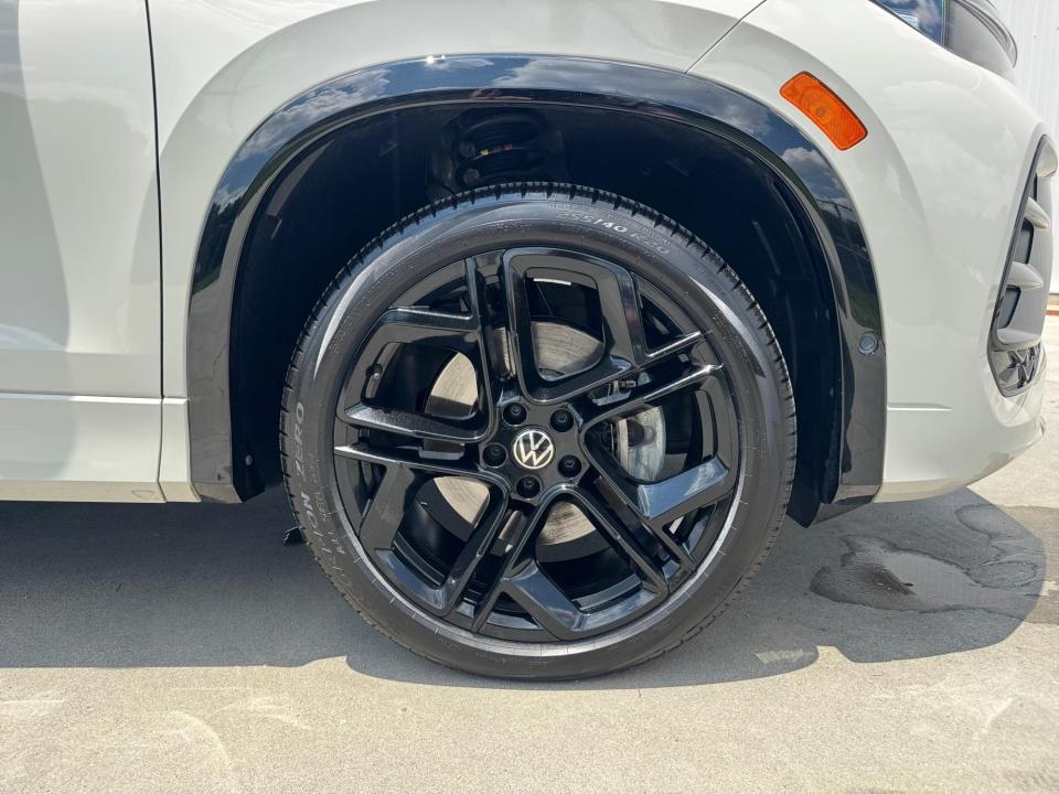 2025 Volkswagen Tiguan SE R-Line Black