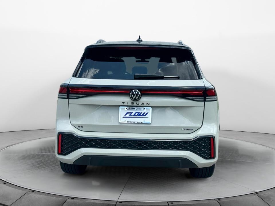 2025 Volkswagen Tiguan SE R-Line Black