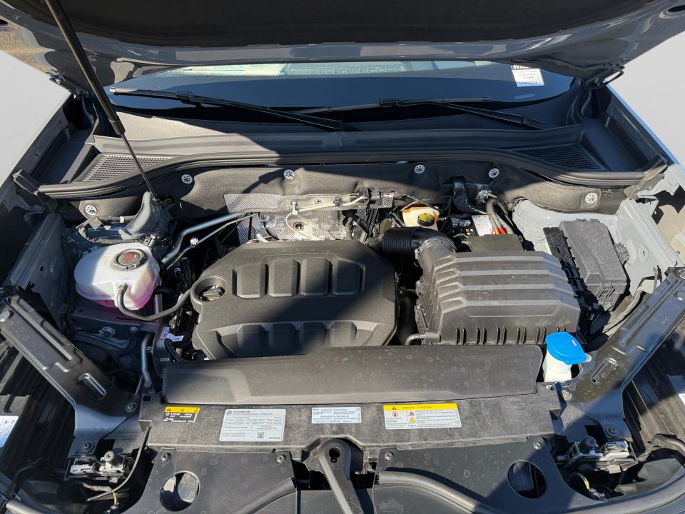 2026 Volkswagen Atlas Cross Sport 2.0T SEL R-Line Black