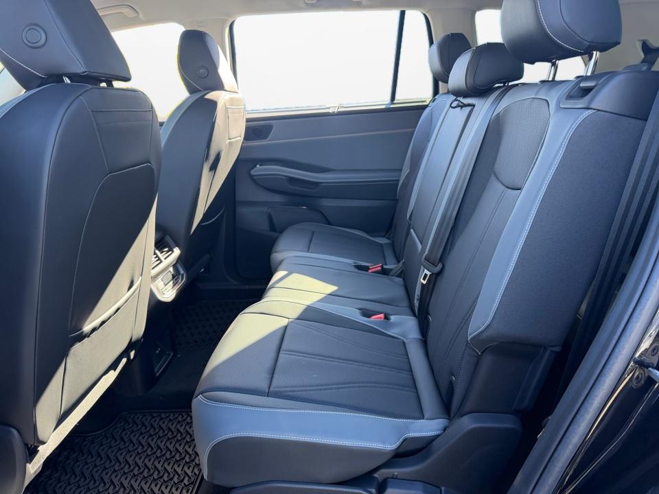 2027 Volkswagen Atlas SE w/Technology