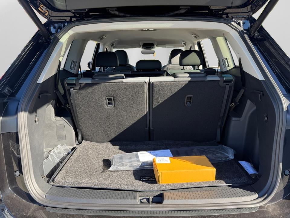 2027 Volkswagen Atlas SE w/Technology