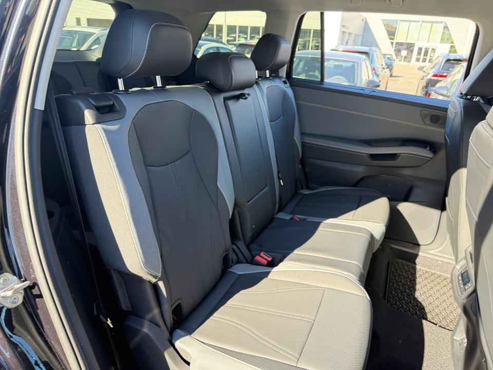 2027 Volkswagen Atlas SE w/Technology