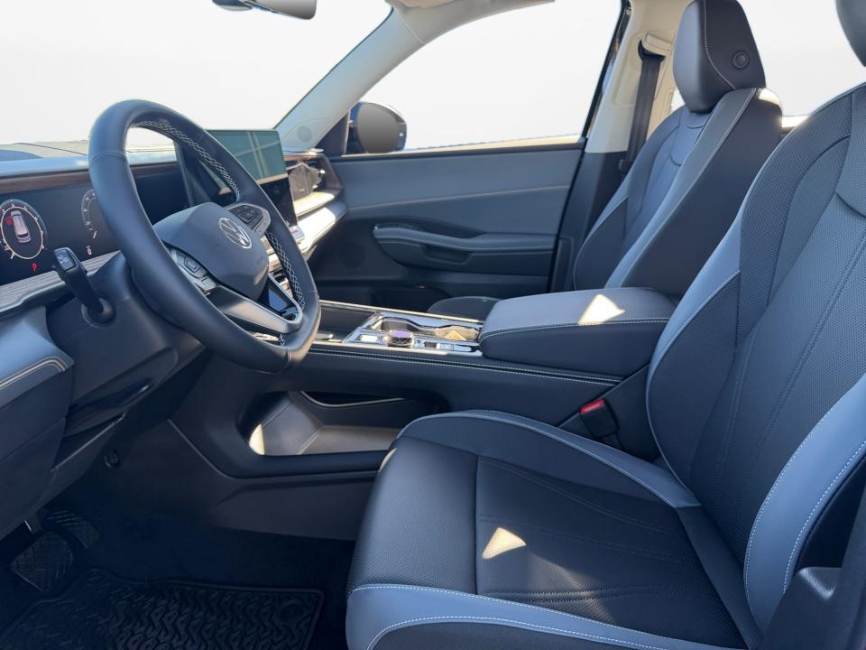 2027 Volkswagen Atlas SE w/Technology