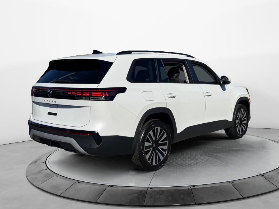 2027 Volkswagen Atlas SE w/Technology
