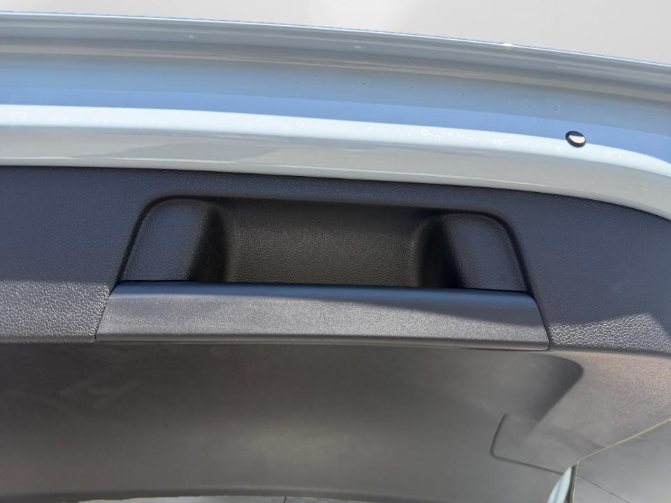 2027 Volkswagen Taos SE Black