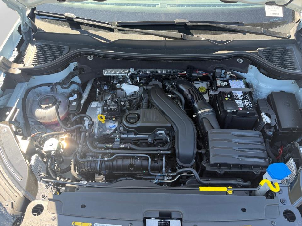 2027 Volkswagen Taos SE Black