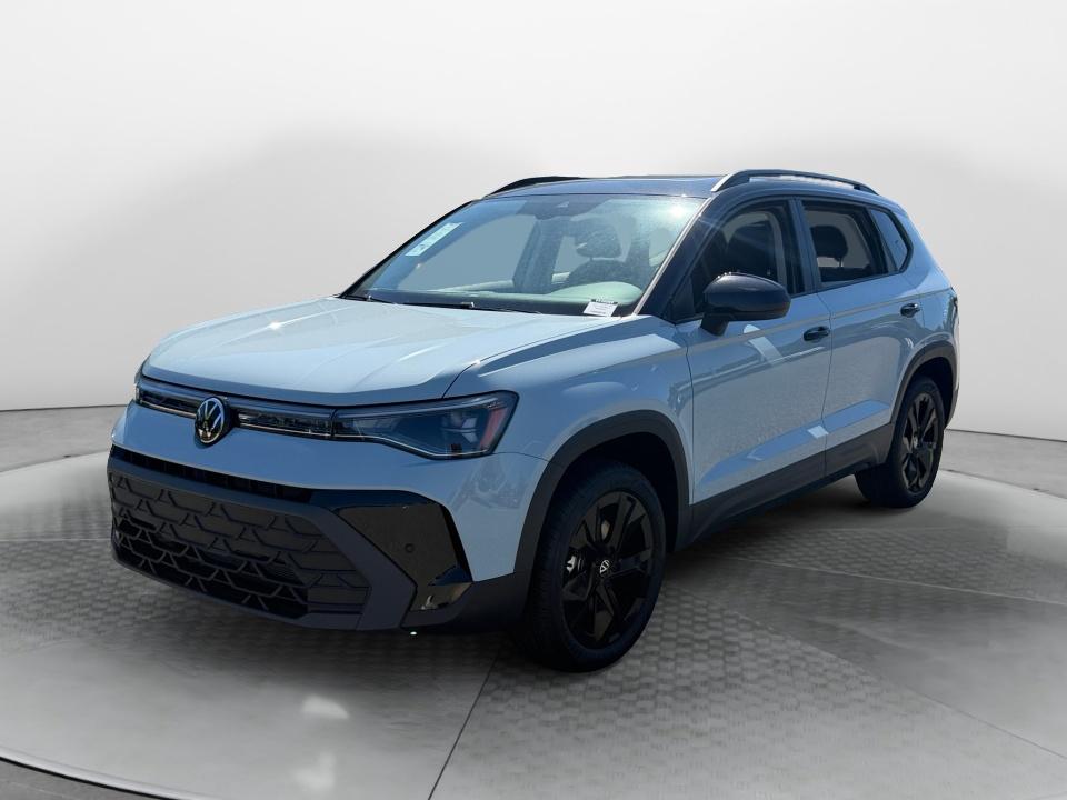 2027 Volkswagen Taos SE Black