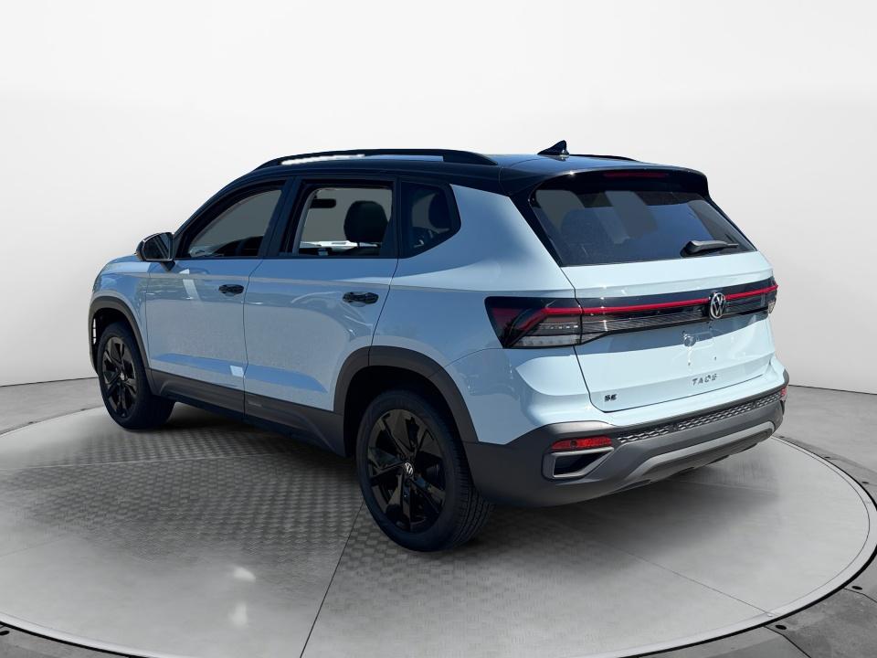 2027 Volkswagen Taos SE Black