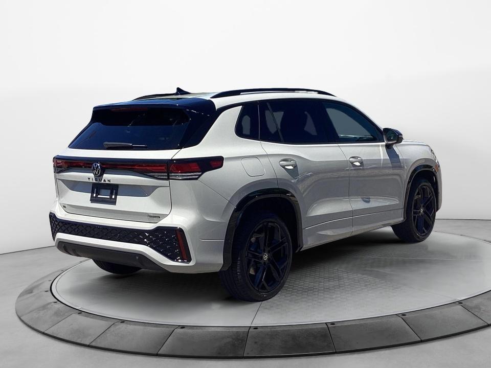 2026 Volkswagen Tiguan SE R-Line Black