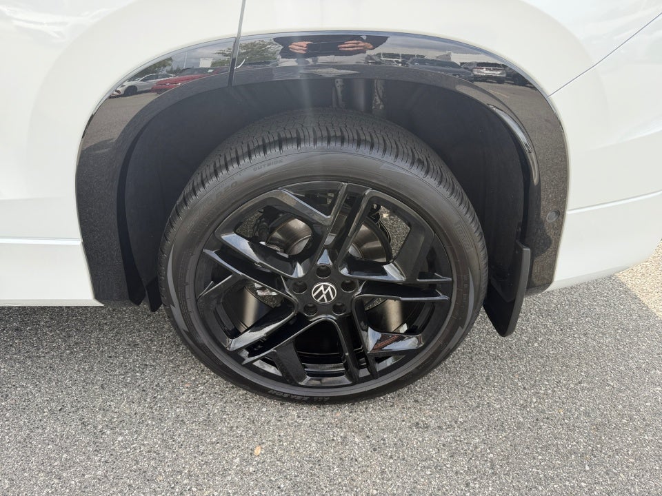 2025 Volkswagen Tiguan SE R-Line Black