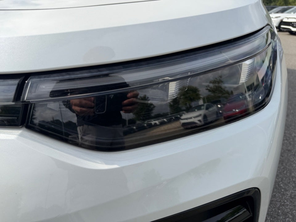 2025 Volkswagen Tiguan SE R-Line Black
