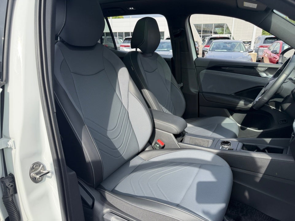 2025 Volkswagen Tiguan SE R-Line Black