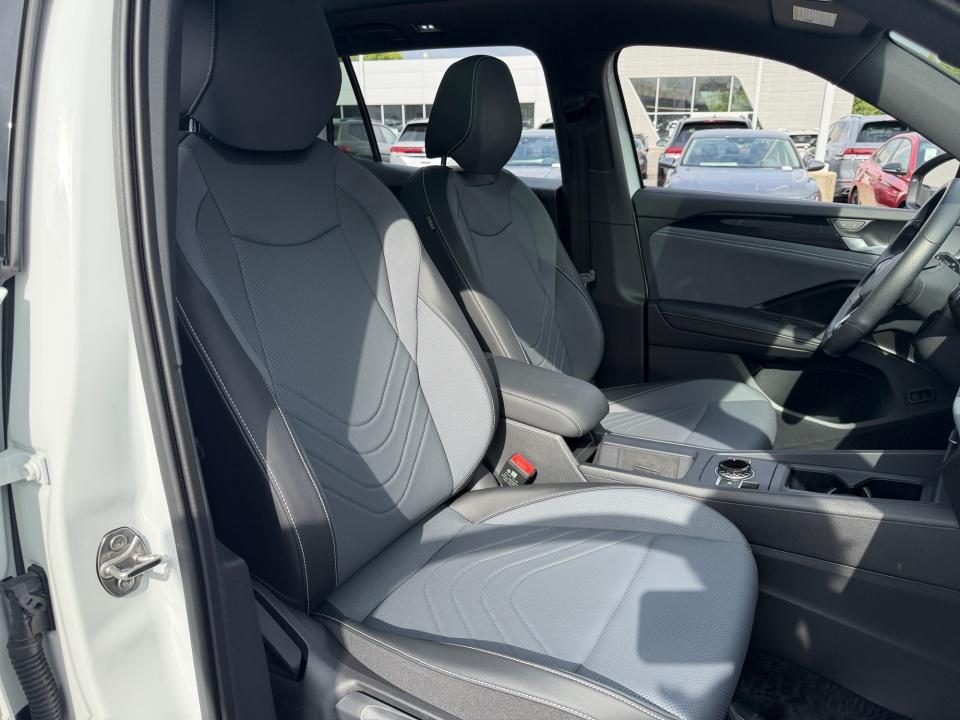 2025 Volkswagen Tiguan SE R-Line Black