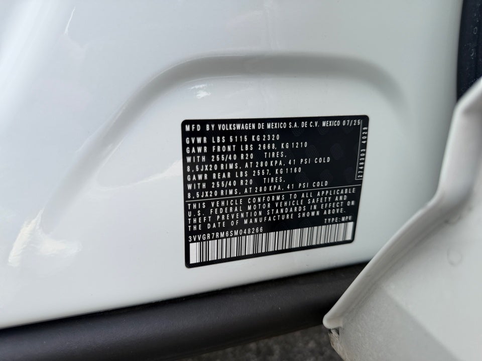 2025 Volkswagen Tiguan SE R-Line Black