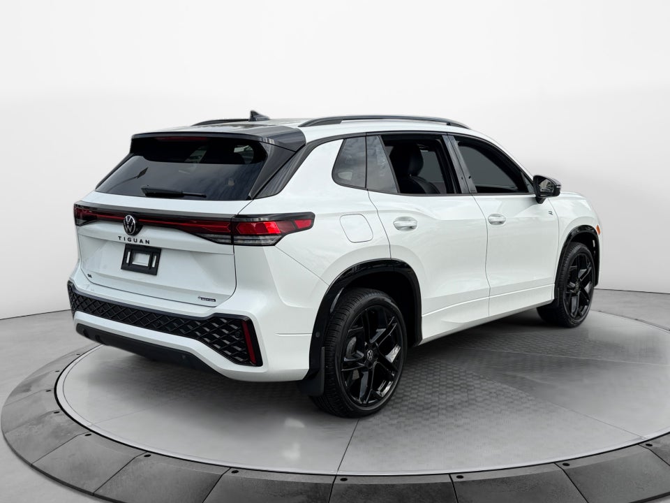 2025 Volkswagen Tiguan SE R-Line Black