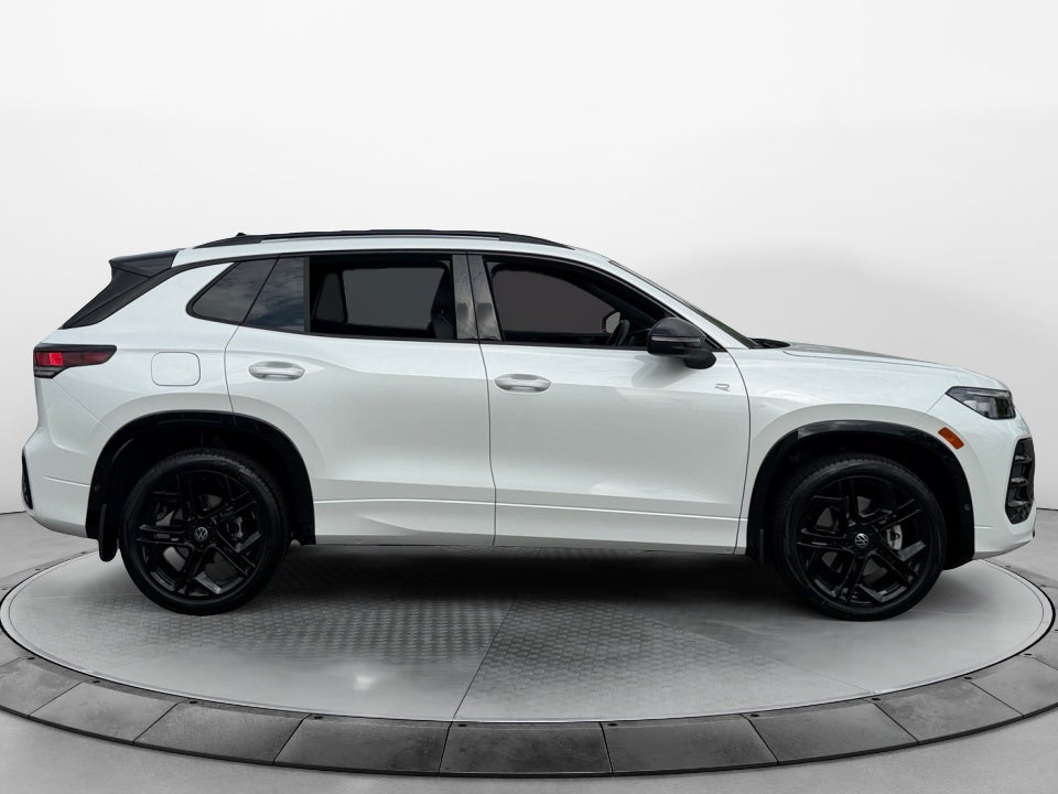 2025 Volkswagen Tiguan SE R-Line Black