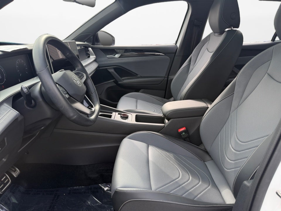 2025 Volkswagen Tiguan SE R-Line Black