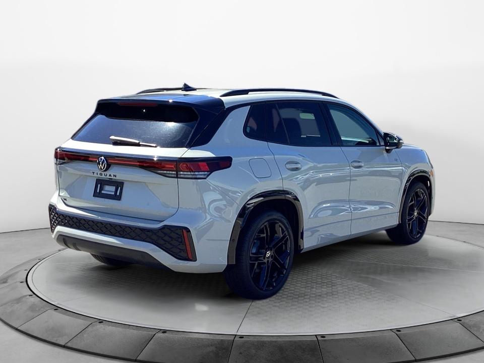 2026 Volkswagen Tiguan SE R-Line Black