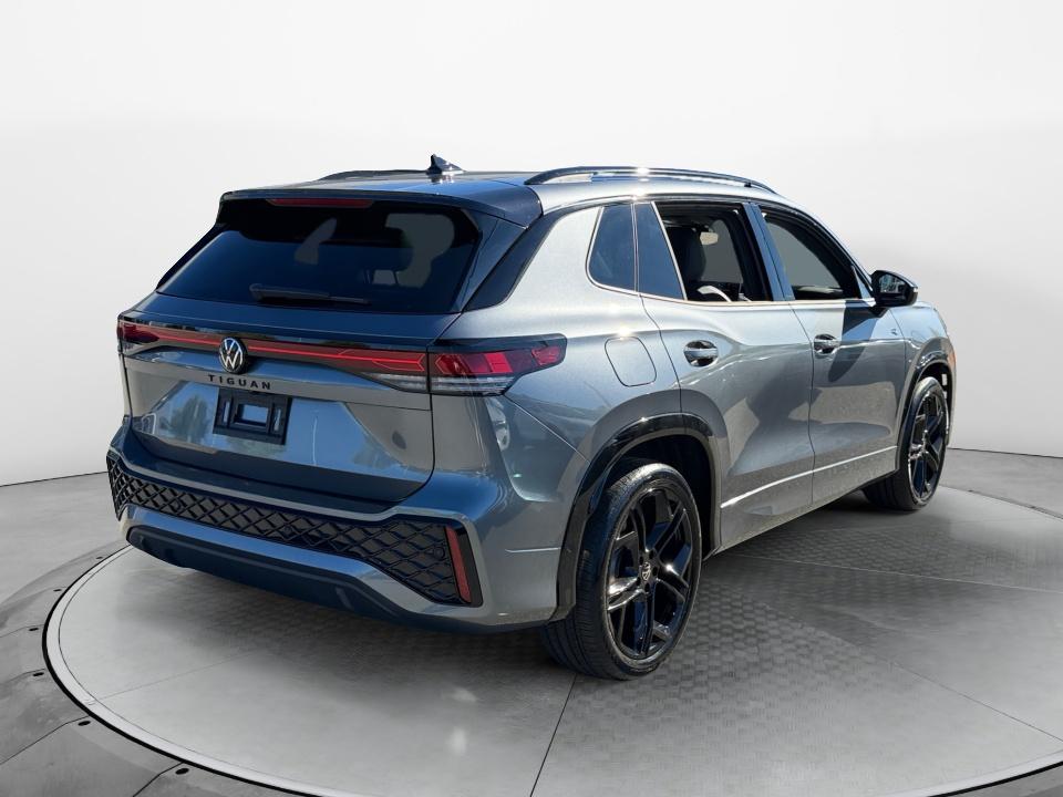 2026 Volkswagen Tiguan SE R-Line Black