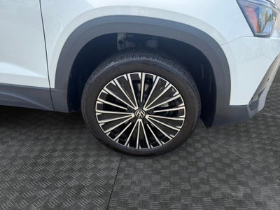 2025 Volkswagen Taos SE