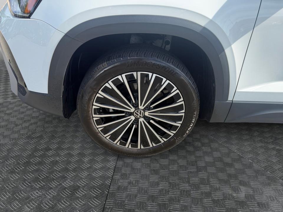 2025 Volkswagen Taos SE